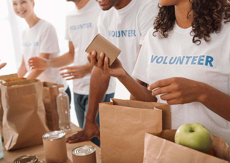 Volunteers working at food shelter